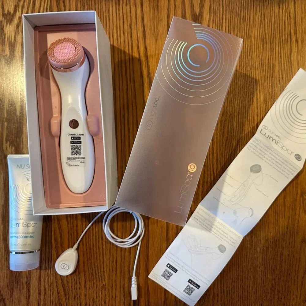 NuSkin LumiSpa Device + AgeLOC Treatment Cleanser (normal/combo) - Picture 1 of 4